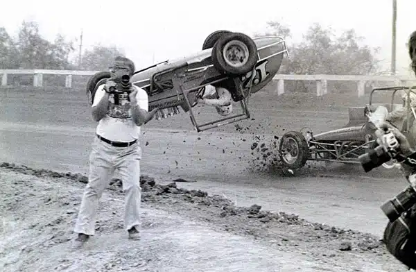 33. Impressionnant! Triste pour ce photographe qui a loupé son moment!