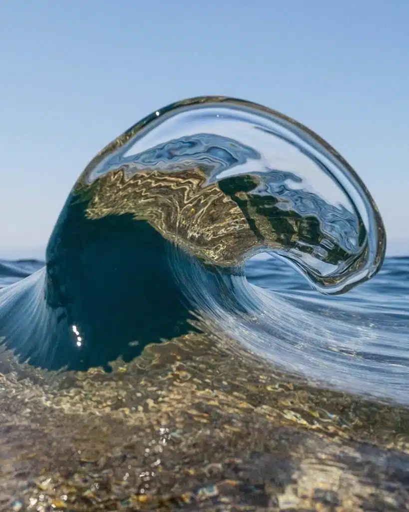 69. Parfait timing pour cette photo de vague!