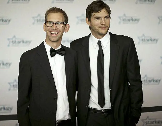 Ashton kutcher et son frère michael