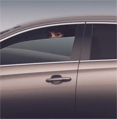 21 trends - cadillac : une femme au siège conducteur