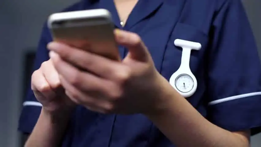 21' trends | top 10 des patients qui débarquent aux urgences la nuit (vive les nocturnes) | chat |