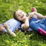 21' trends | top 10 des bonnes raisons d'aimer sa petite sœur (même si elle nous pique toutes nos affaires) |