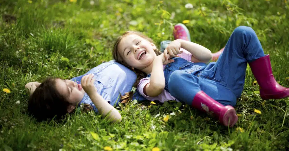 21' trends | top 10 des bonnes raisons d'aimer sa petite sœur (même si elle nous pique toutes nos affaires) | campagne |